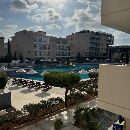 Modern Vacation At Elysia Park Apartment Paphos