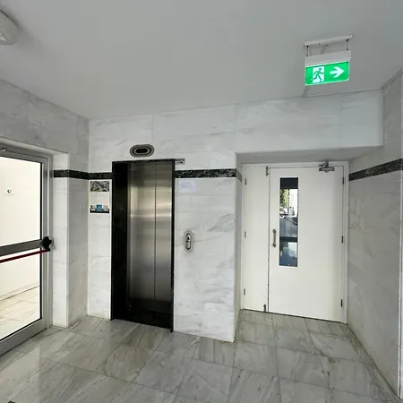 Modern Vacation At Elysia Park Apartment *